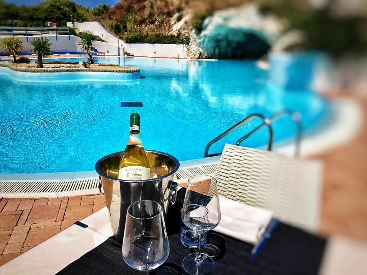 Charme Suite B&B Experience Santa Teresa Gallura Eksteriør billede